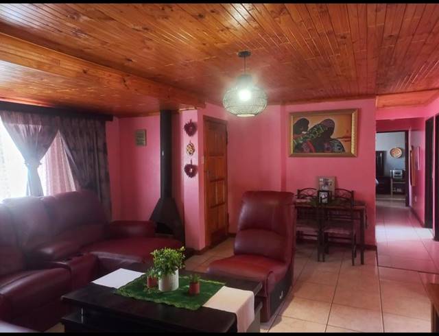 3 BEDROOM HOUSE FOR SALE IN QUEENSTOWN CENTRAL